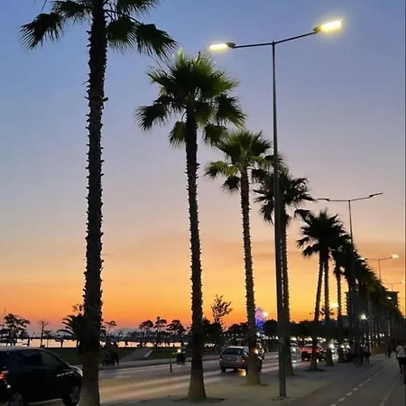Beachfront Sea View Lungomare Appartement