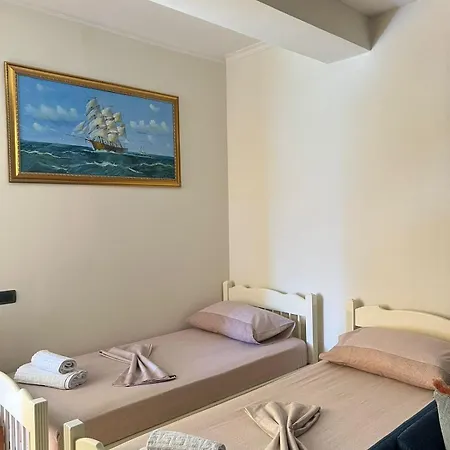 Beachfront Sea View Lungomare Appartement *