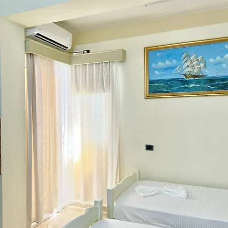 Beachfront Sea View Lungomare Appartement *